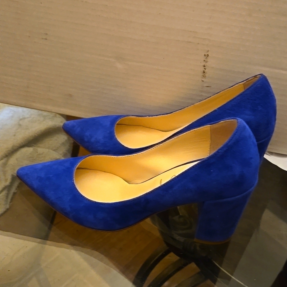 BUTTER SUEDE PUMPS
